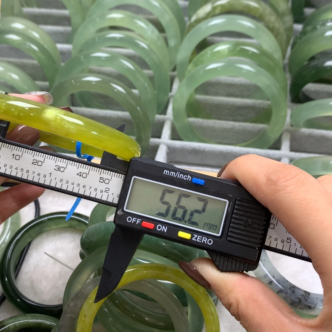 蛇纹石玉未镶嵌手镯350