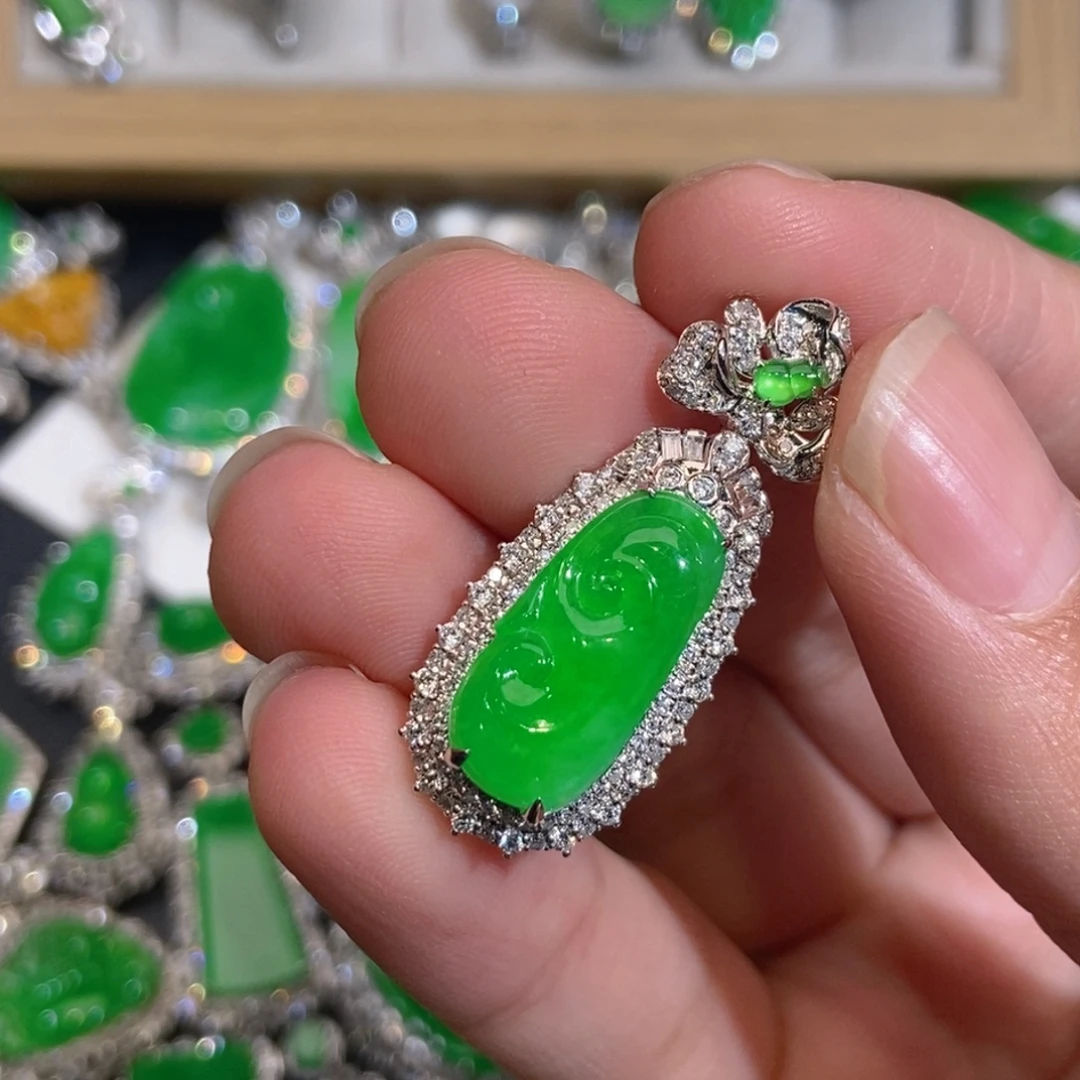 翡翠18K金镶嵌颈饰天然缅甸A货翡翠