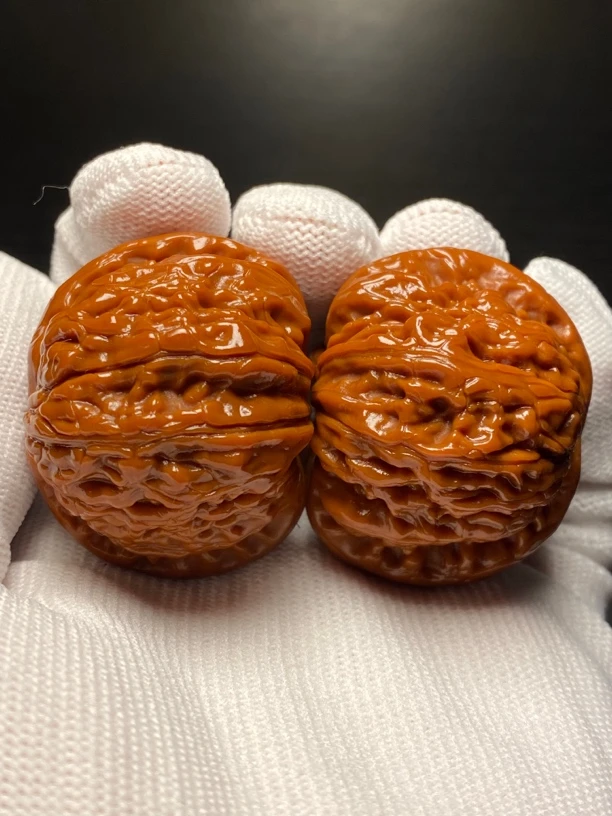 39mm闷尖白狮子文玩核桃干刷打底 老树狮子头高油高密手把件.