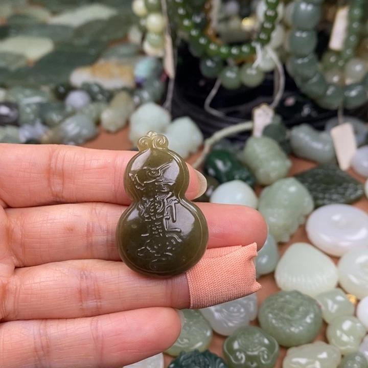 和田玉未镶嵌颈饰予