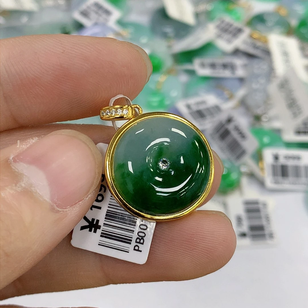 颈饰未镶嵌翡翠九元证书费自理