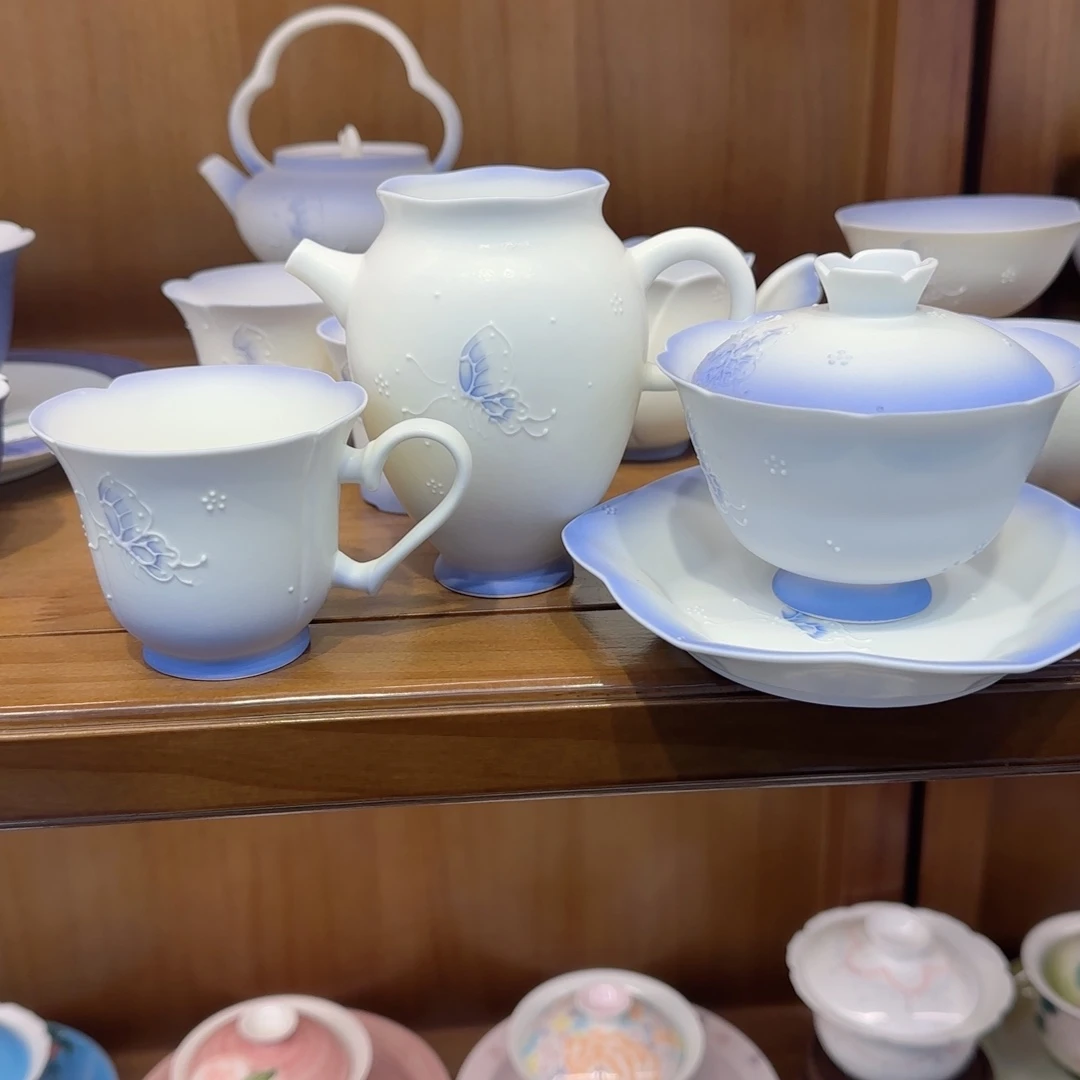 路***你茶杯的颜色也很好看哦