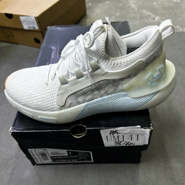 断码运动鞋-安德玛-UM141