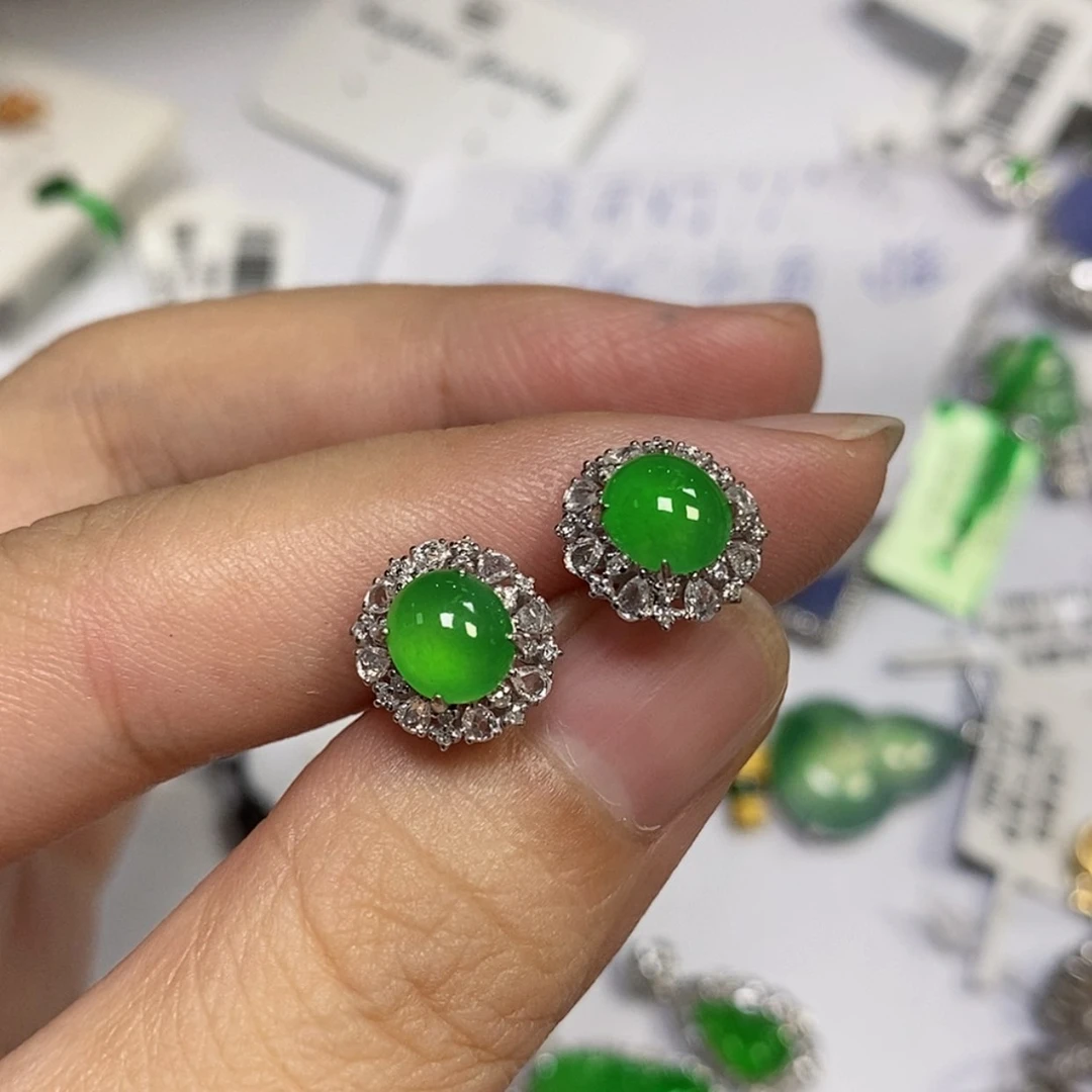 【闪购商品】颈饰18K金镶嵌翡翠吖**咪耳环