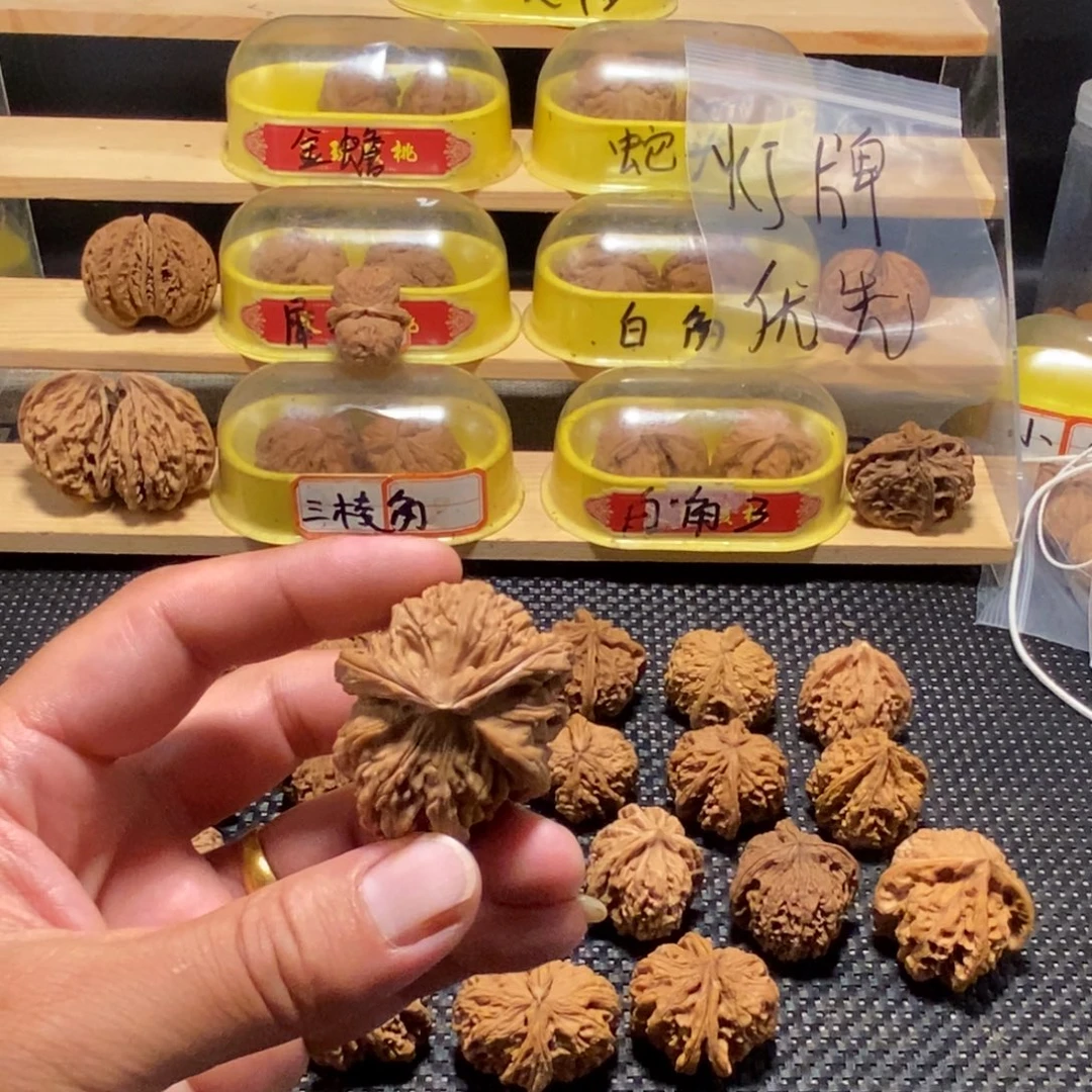 是***辰文玩核桃吊坠核桃异形