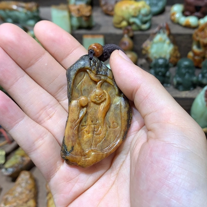 未镶嵌岫岩河磨玉（透闪石质玉）挂件