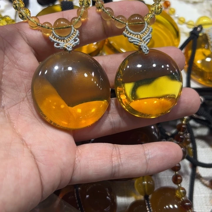 用***7琥珀未镶嵌颈饰琥珀吊坠