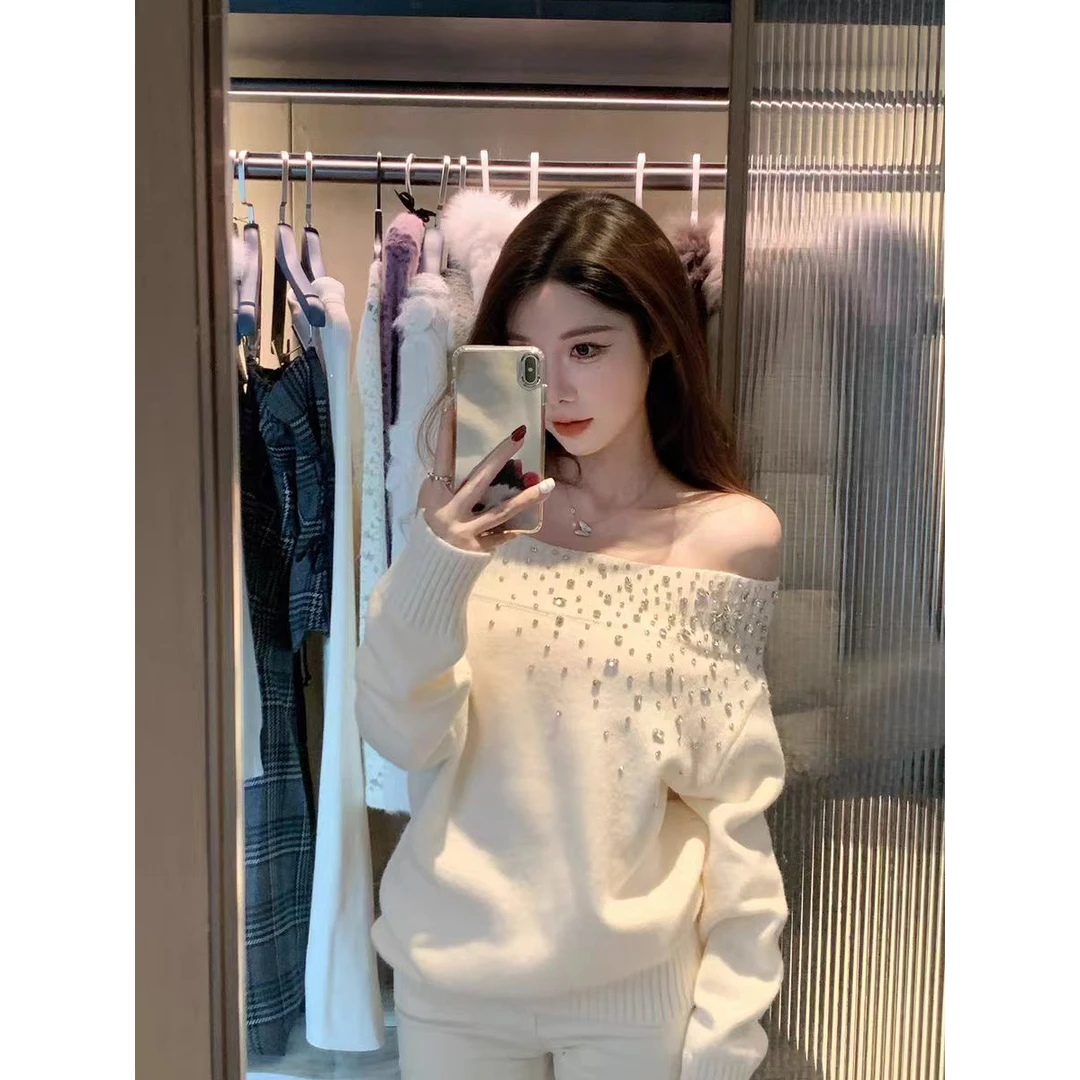 法式慵懒一字肩镶钻针织衫上衣女设计高级感宽松气质露肩毛衣秋冬