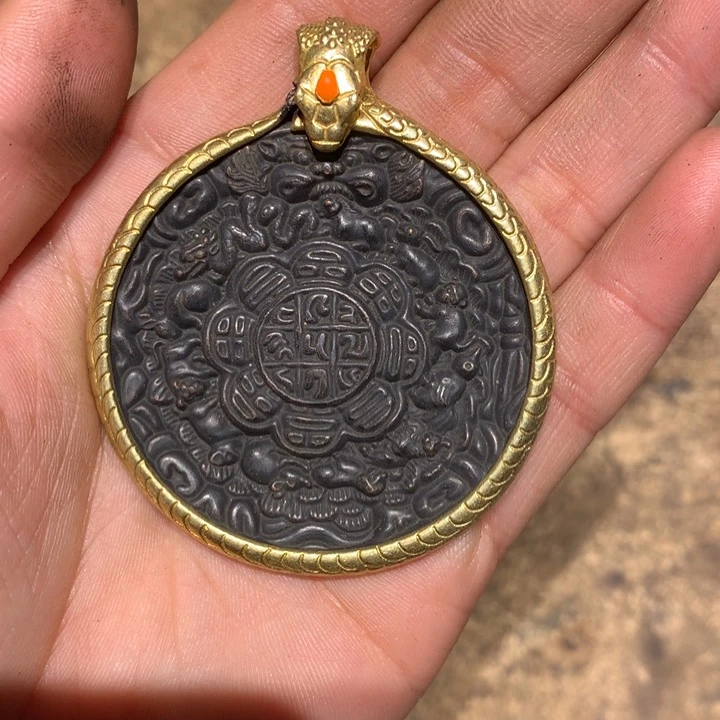 琉璃颈饰洛**西喜欢的朋友