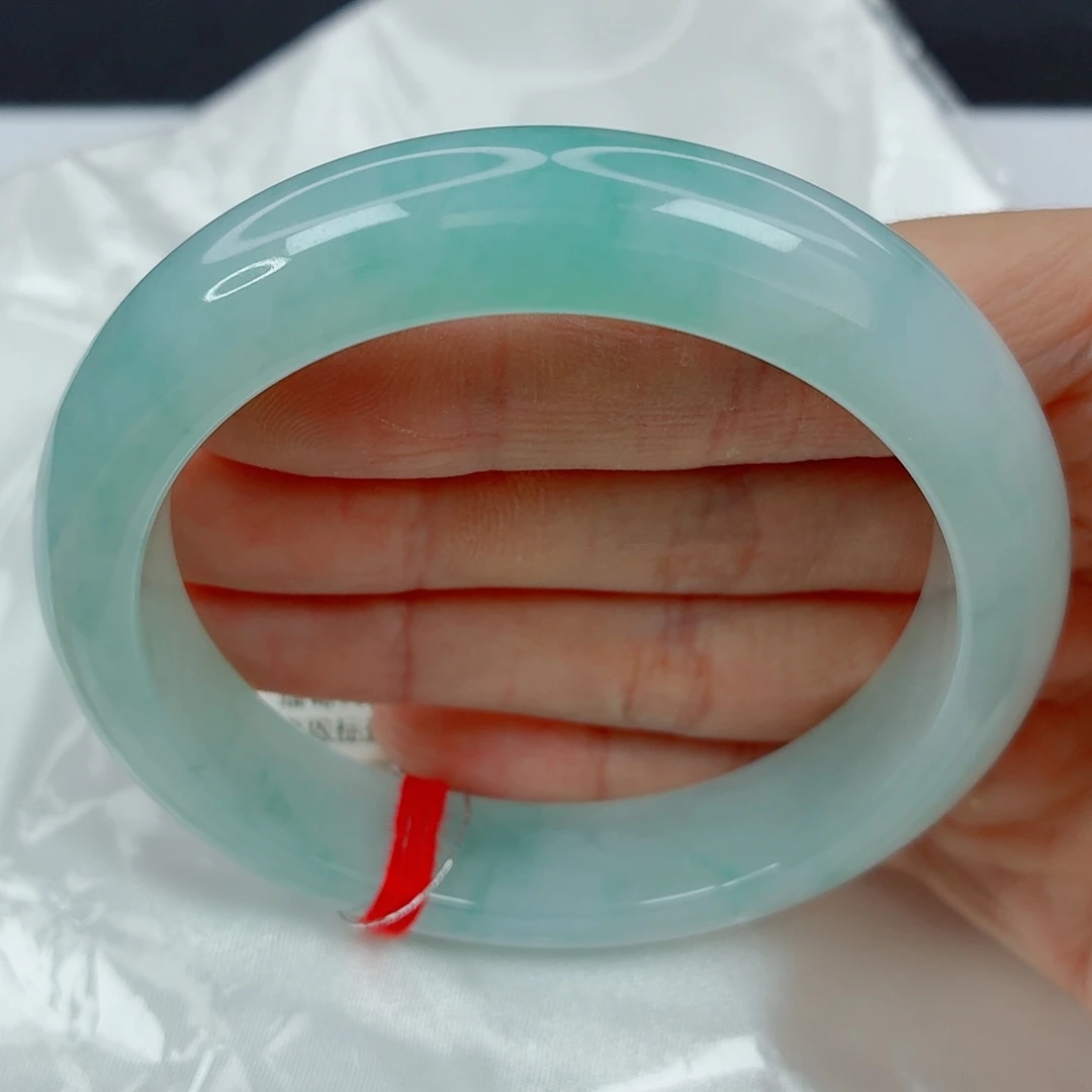 翡翠未镶嵌手镯59.6正圈，淡色胶润细腻，细纹，034