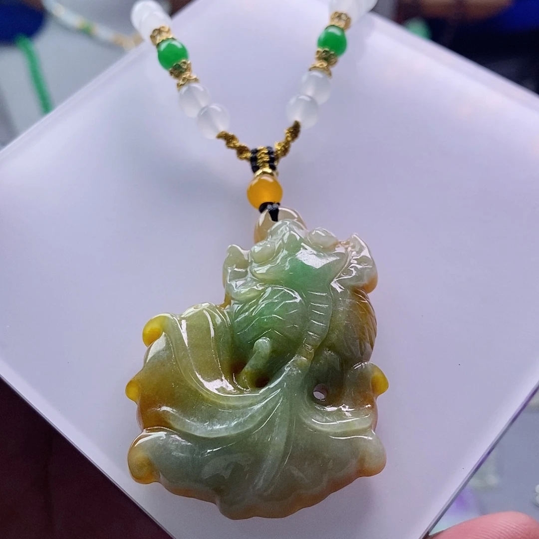 翡翠未镶嵌吊坠(赠链)