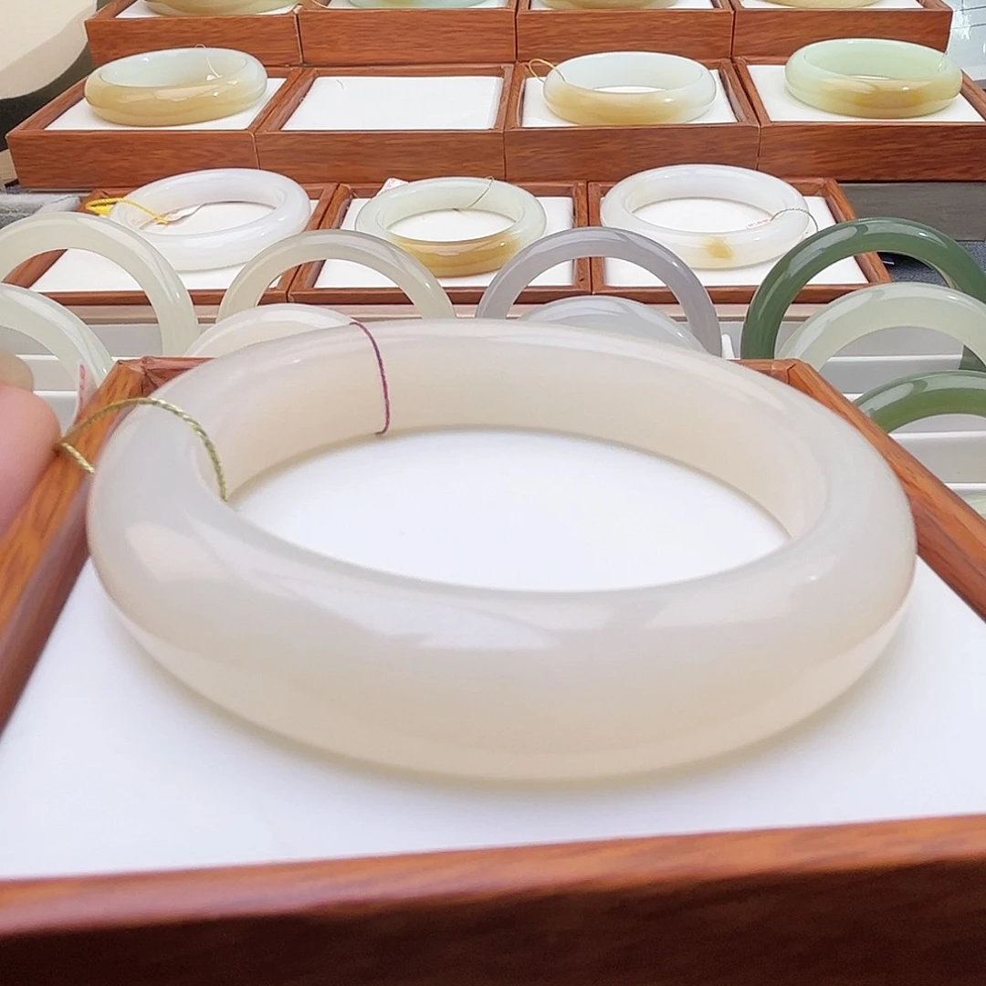 和田玉手镯未镶嵌59.6