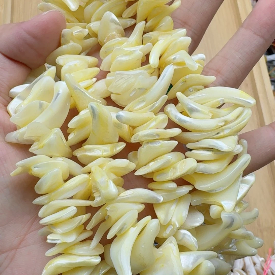 玛瑙/玉髓合金珠宝半成品黄贝壳大随型一条