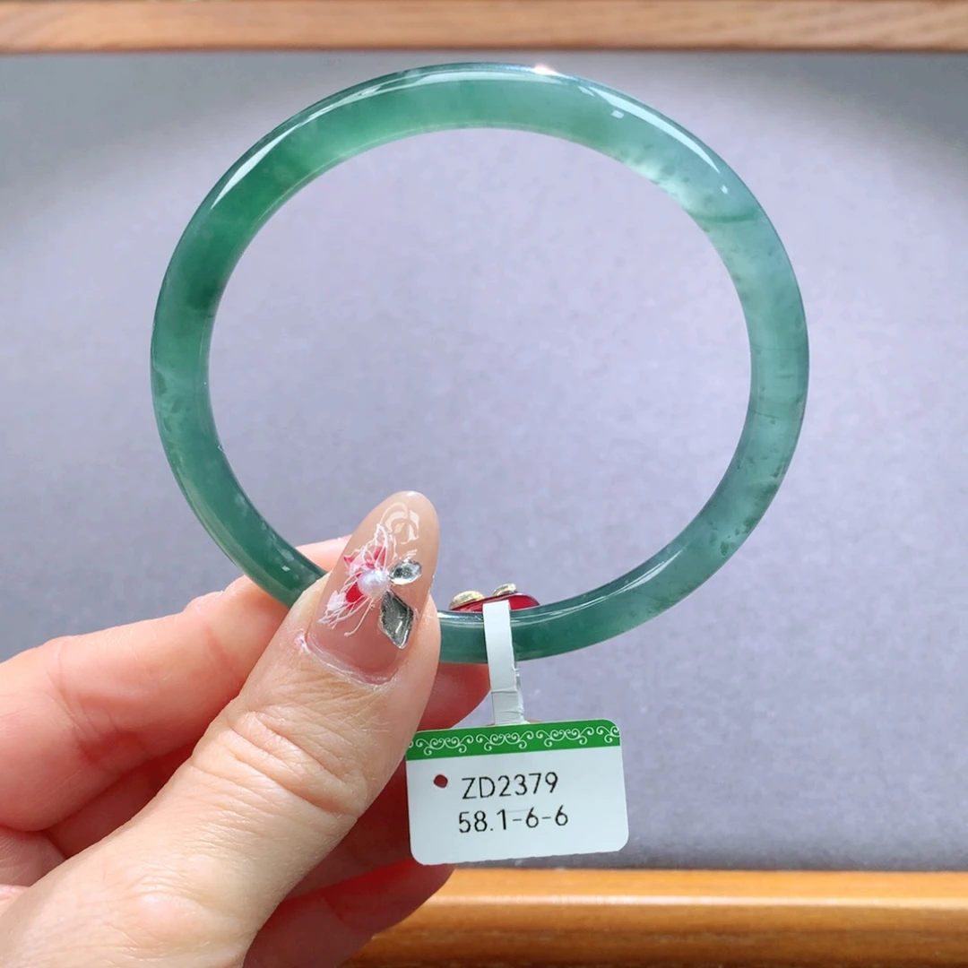 翡翠手镯未镶嵌天然翡翠手镯