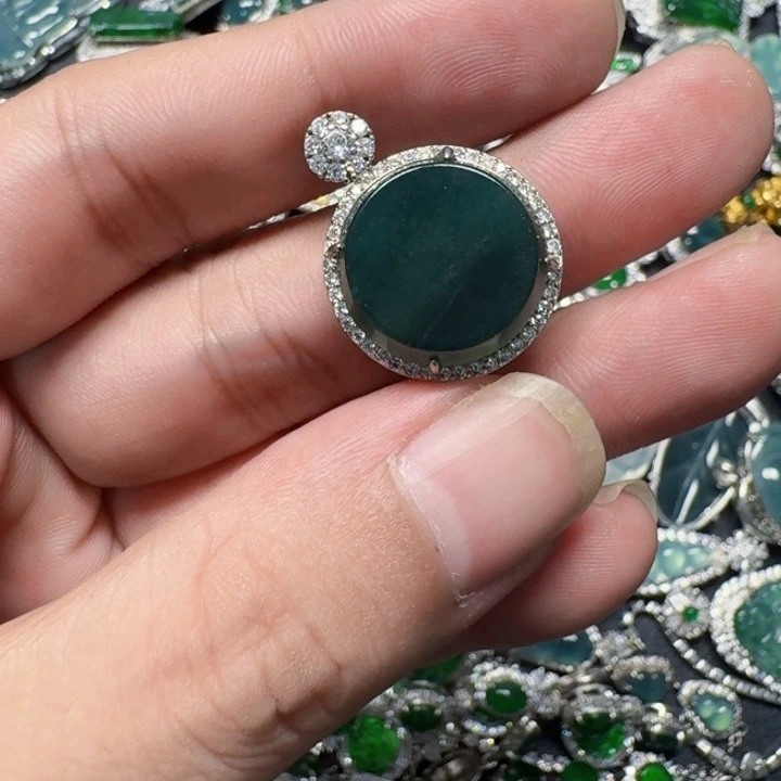 翡翠未镶嵌颈饰天然A货翡翠放漏