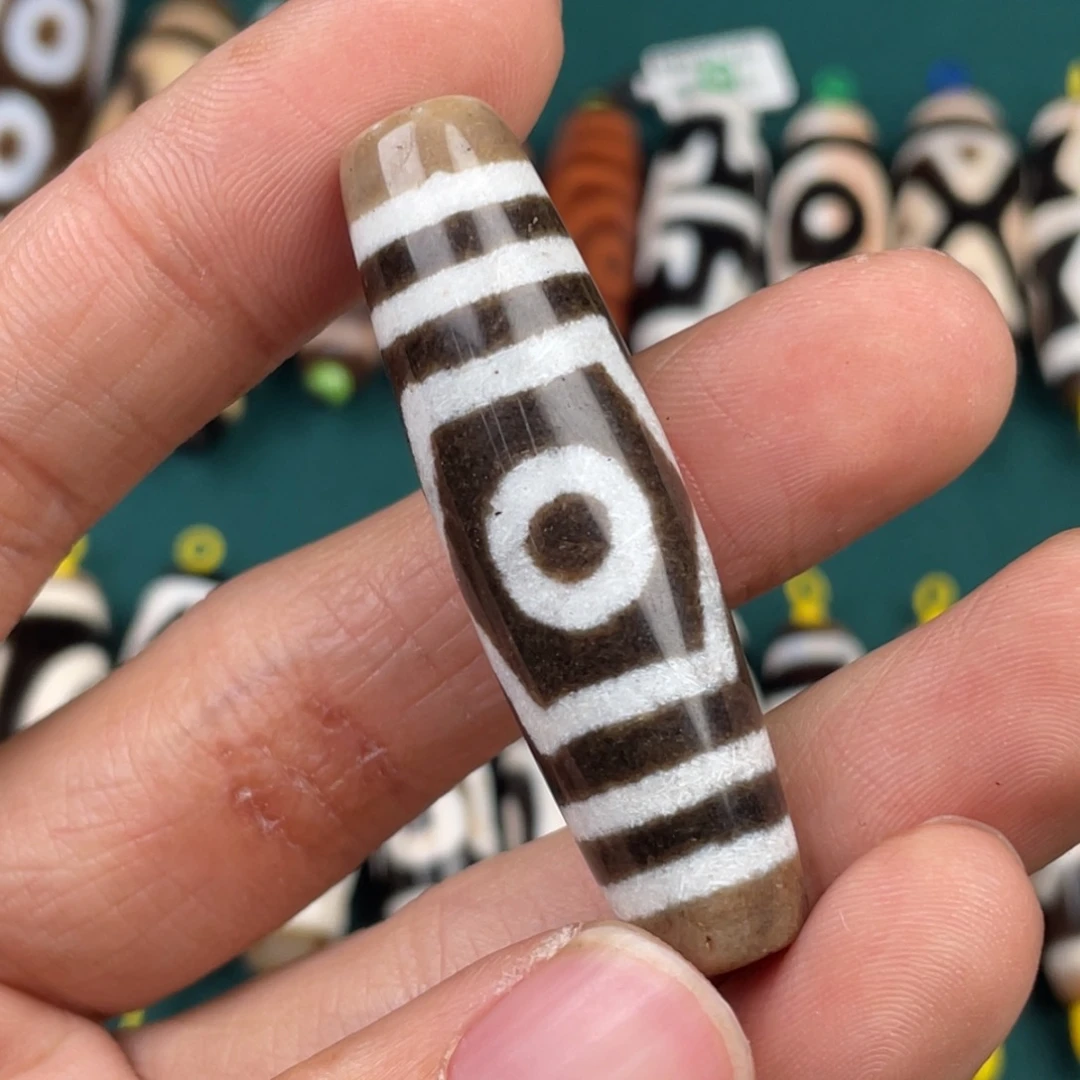 小***德玛瑙/玉髓裸珠宝盖三眼