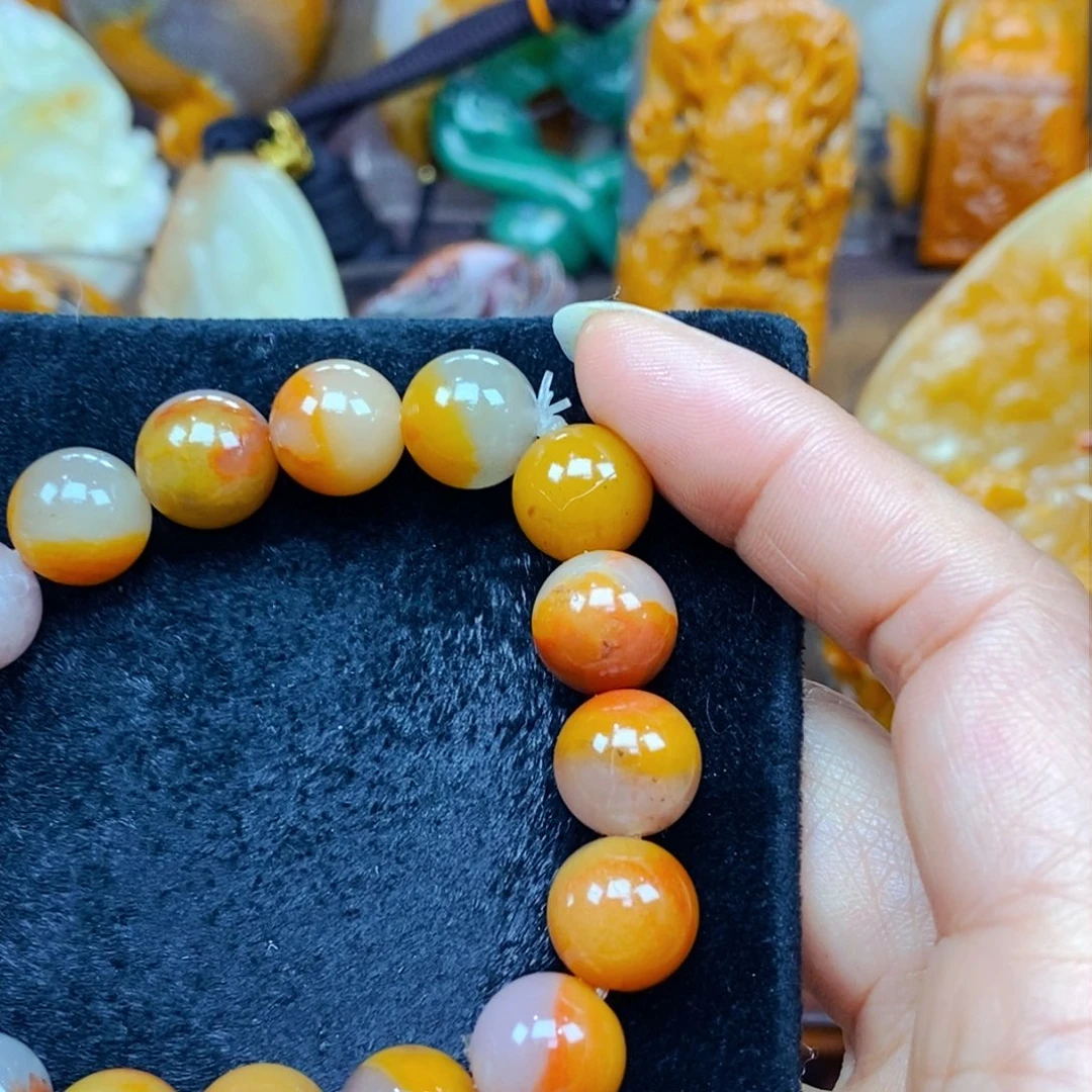 未镶嵌石英质玉（黄龙玉）颈饰