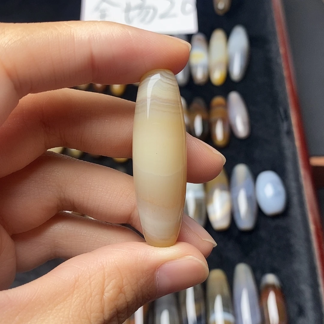 王****未镶嵌颈饰玛瑙/玉髓