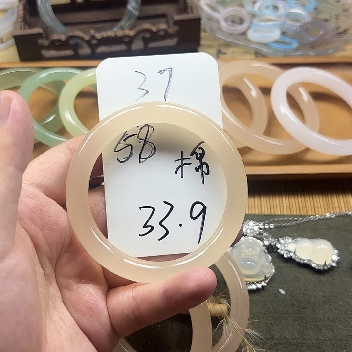 石英质玉手镯未镶嵌37