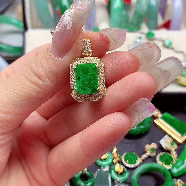 翡翠银S925镶嵌颈饰翡翠