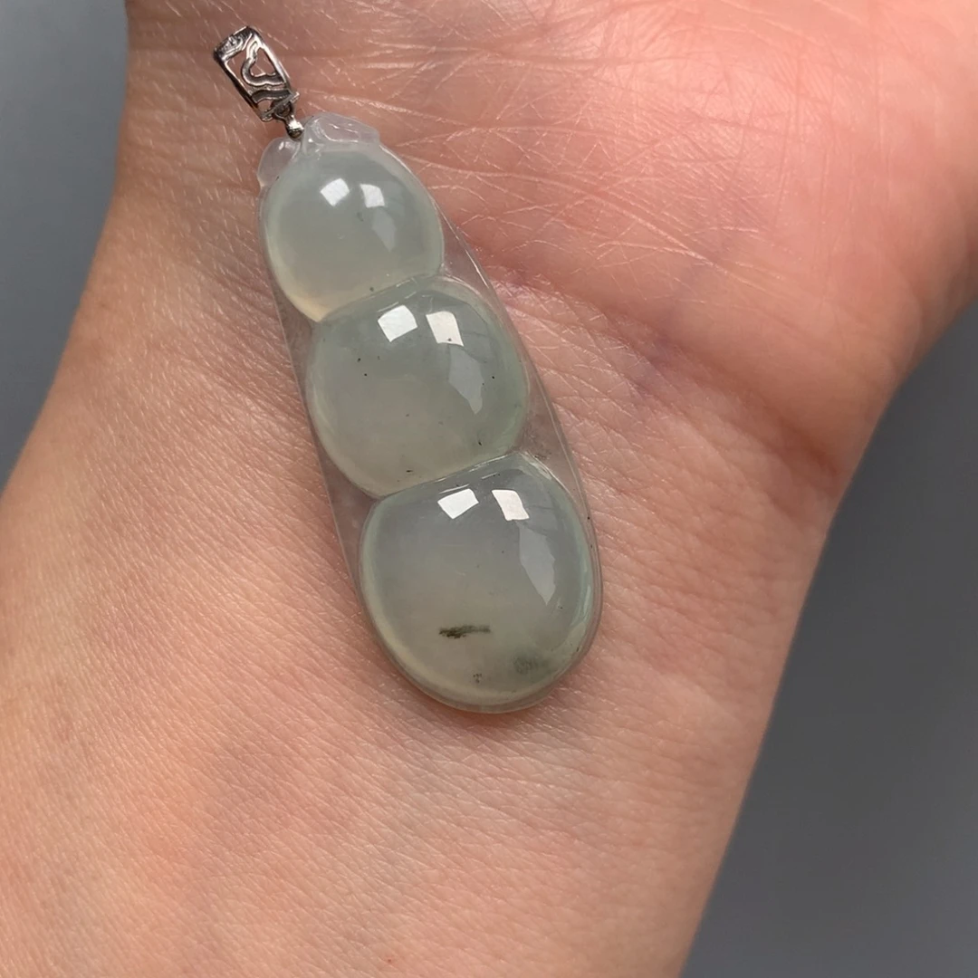 翡翠18K金镶嵌颈饰豆子