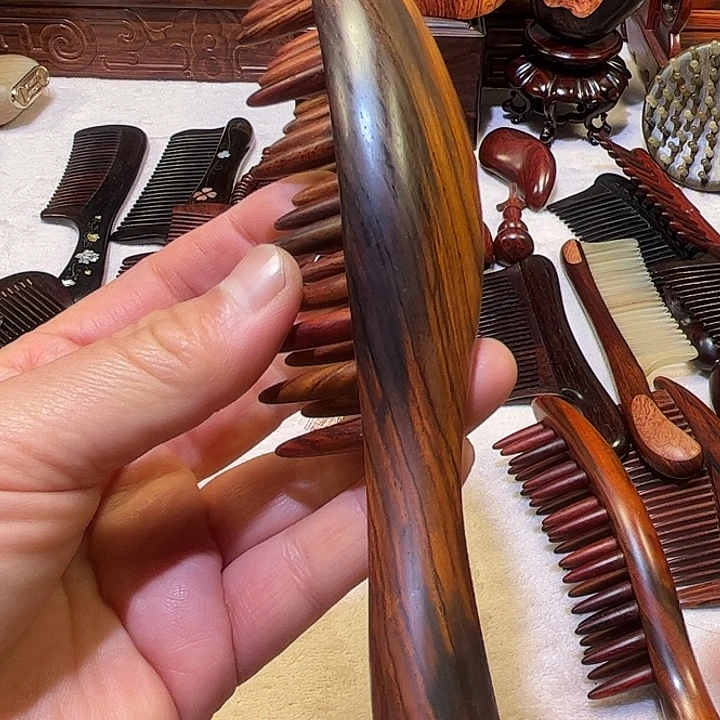 小叶紫檀红木插齿按摩梳子