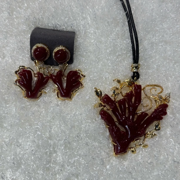 朗钦/开春红色衬衣