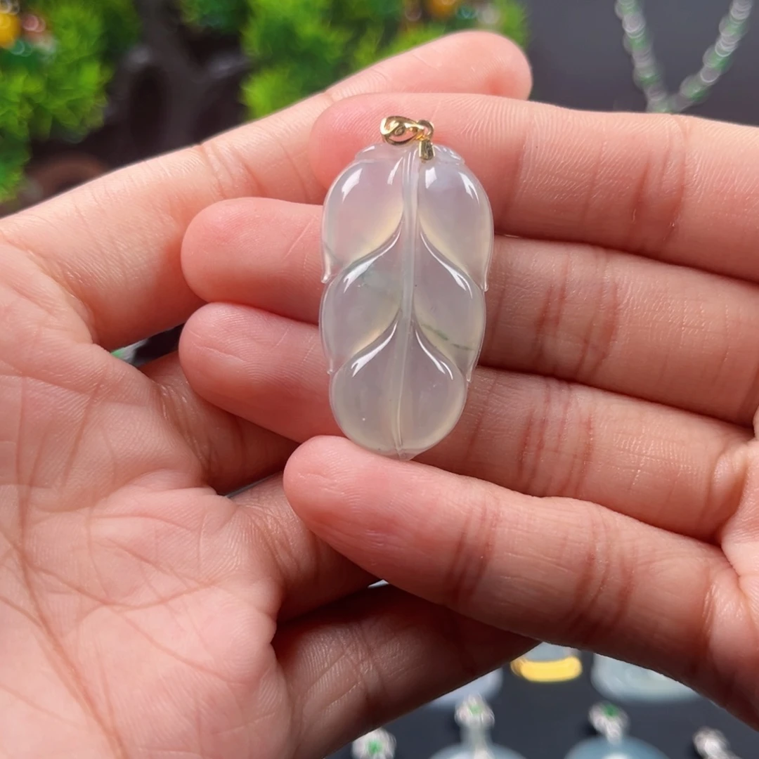 翡翠18K金镶嵌颈饰叶子