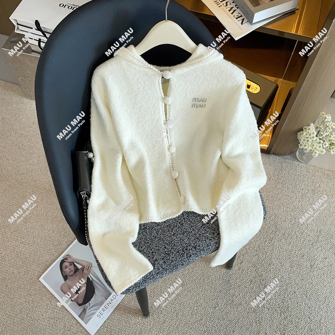 连帽盘扣针织开衫女新款温柔风慵懒宽松短款长袖上衣DY9498