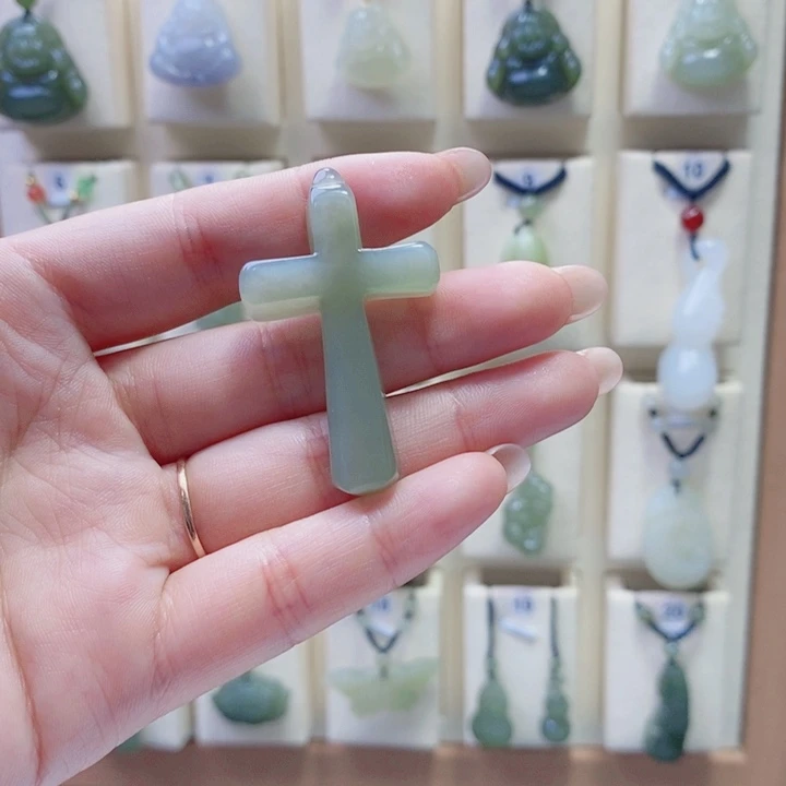 王****和田玉未镶嵌颈饰