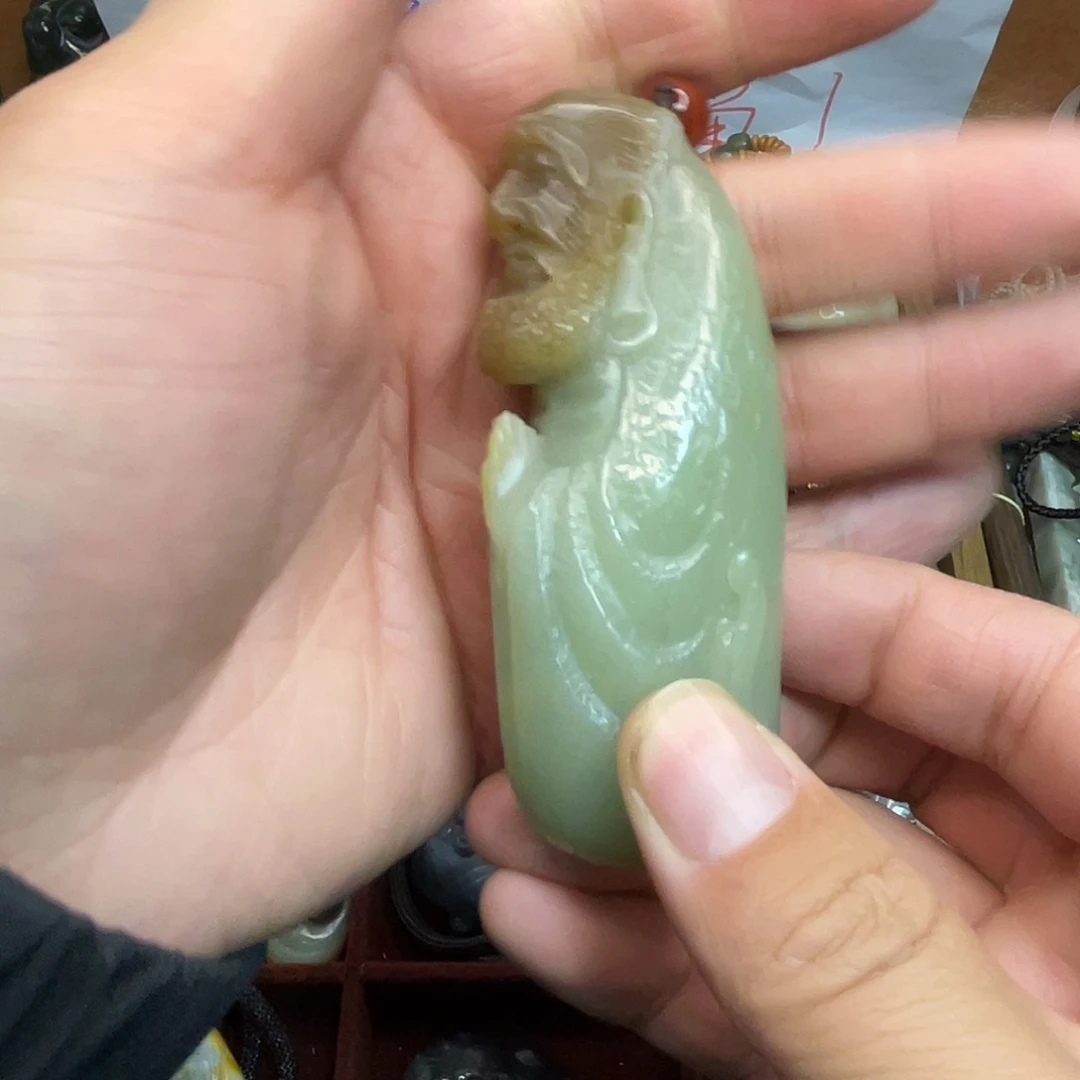 往****和田玉（糖玉）未镶嵌颈饰