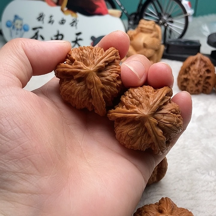文玩核桃把件贺**?三棱
