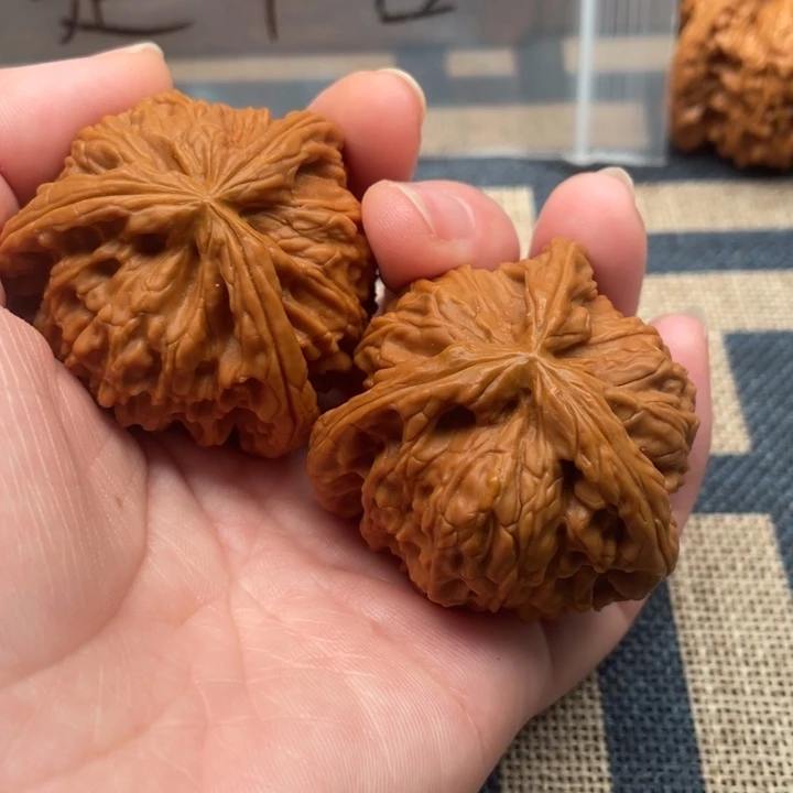 仧***乆核桃白狮子44核桃