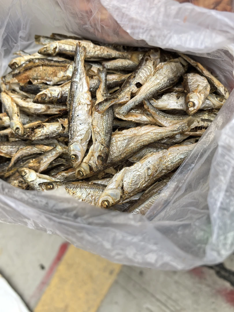 农村赶集中小鱼干