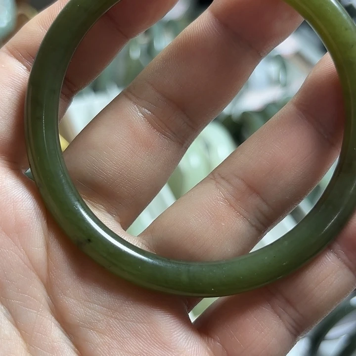 和田玉（糖玉）手镯未镶嵌莱****》