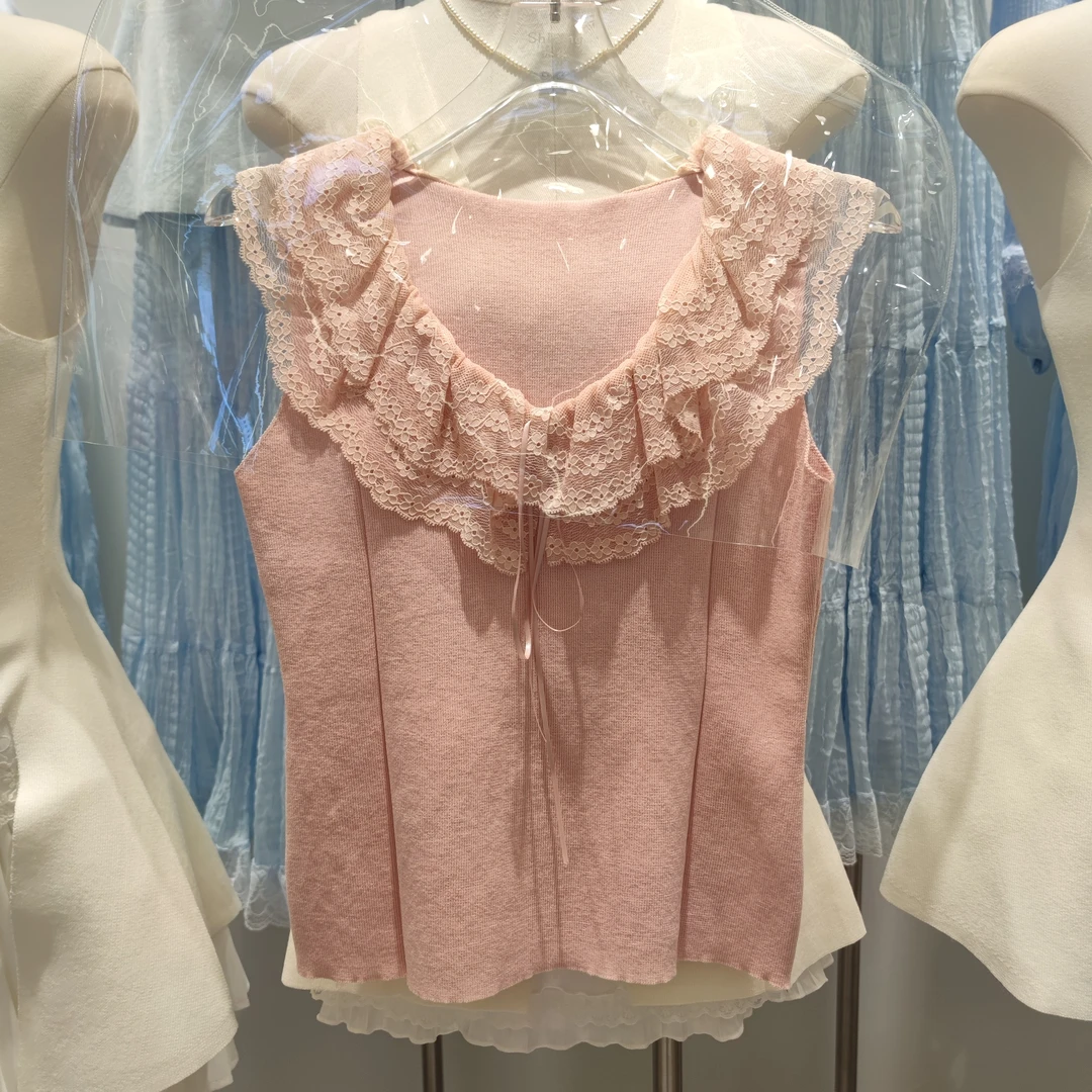 3858蕾丝拼接V领小衫