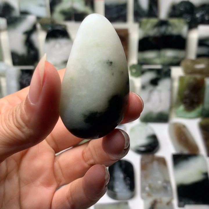 独山玉未镶嵌颈饰