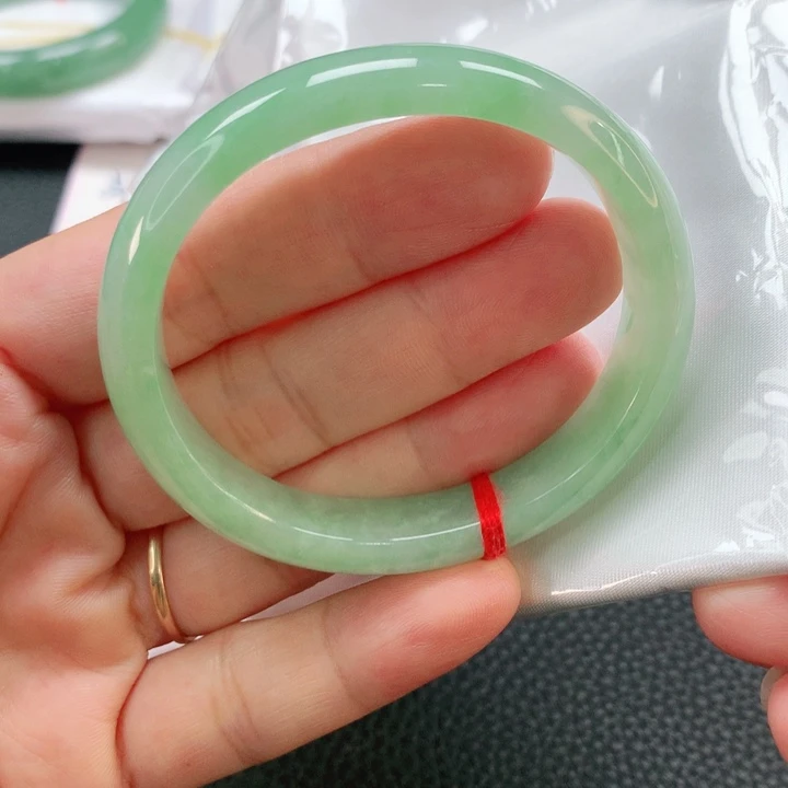 翡翠手镯未镶嵌52贵妃