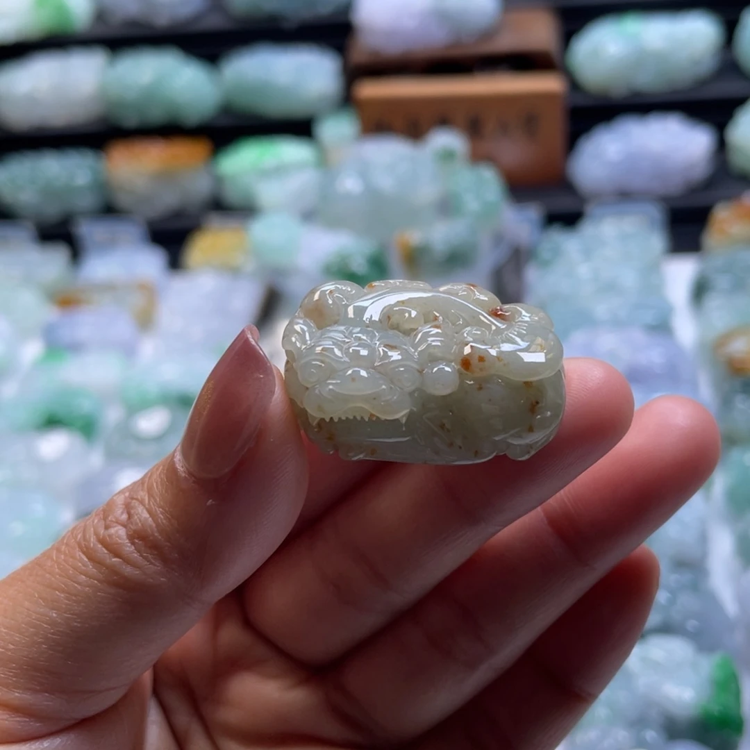 翡翠颈饰未镶嵌貔貅