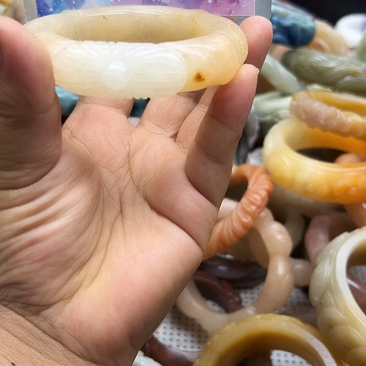 石英岩玉手镯未镶嵌