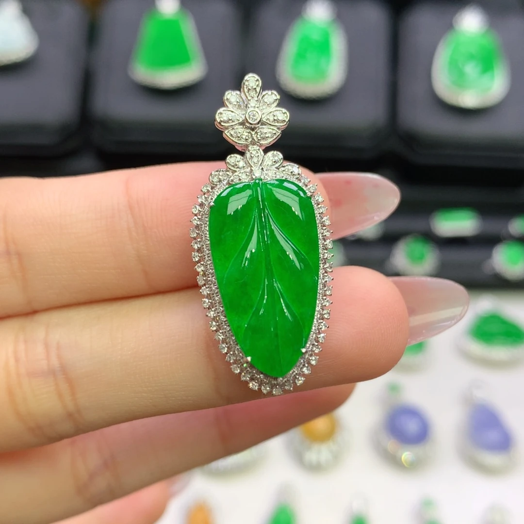 翡翠18K金镶嵌颈饰整体34.8-15.6-9.3