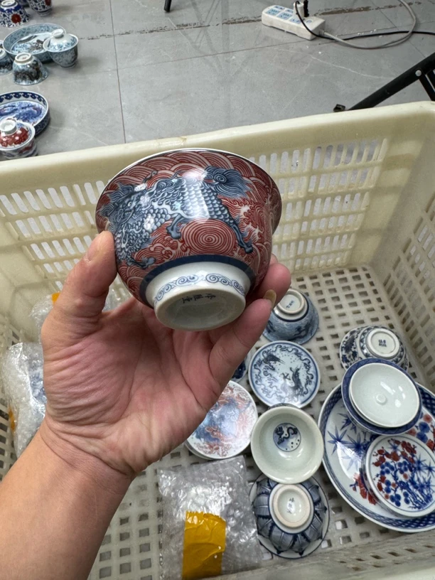 景德镇釉里红麒麟踏浪大压手杯