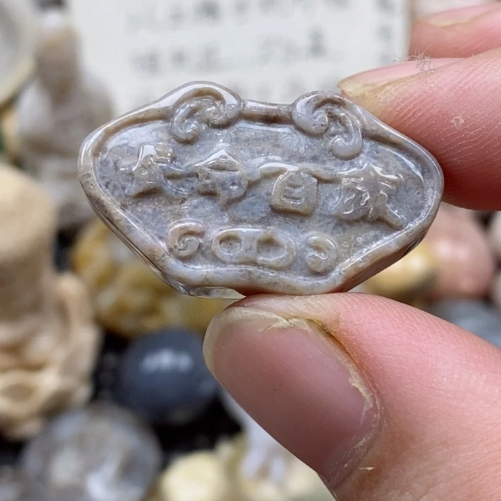 硅化珊瑚（珊瑚玉）未镶嵌颈饰有瑕 小