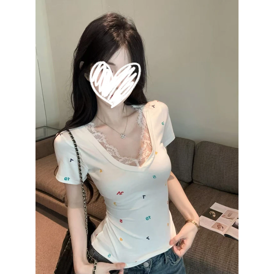 少女风纯欲V领蕾丝边设计感彩色印花短袖T恤女装夏季修身显瘦上衣
