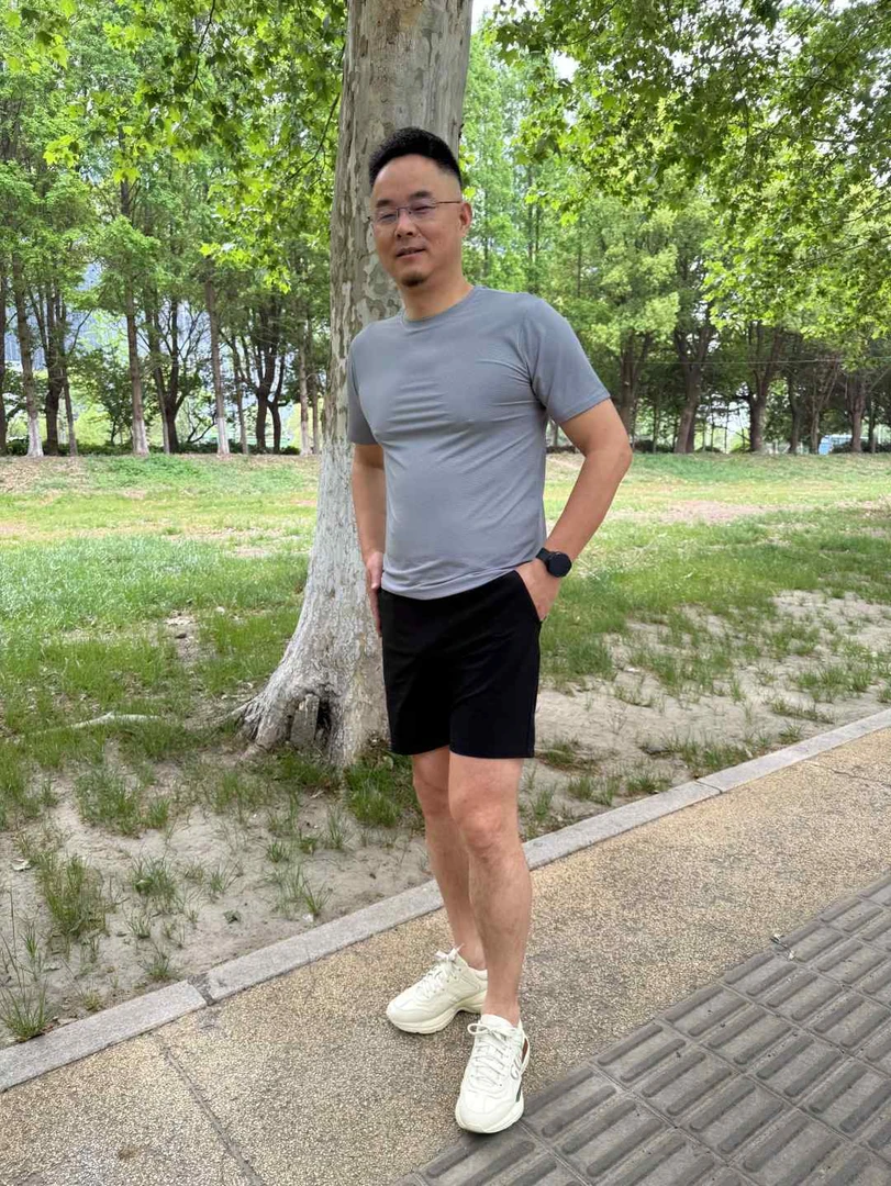 蜂巢透气速干商务休闲半袖圆领修身夏季运动男士短袖