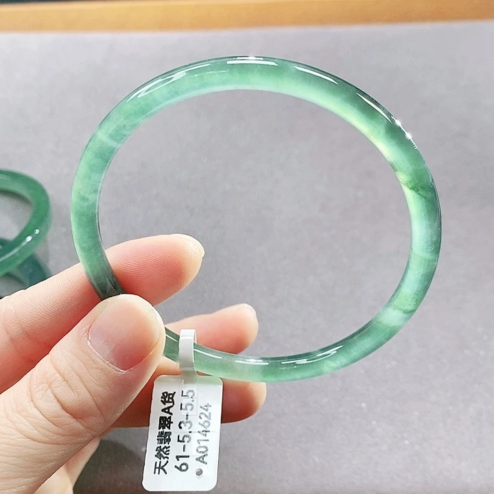 翡翠未镶嵌手镯（圆镯）