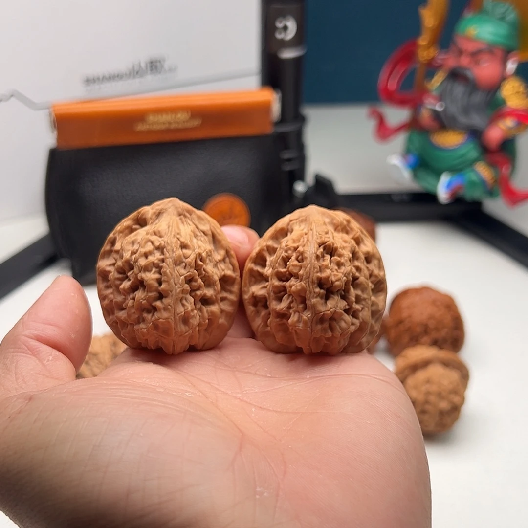 文玩核桃吊坠野生望月