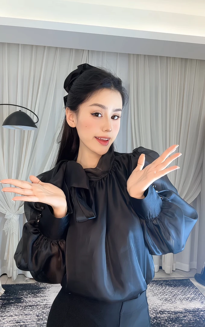 Lala女装-2025新款高级感时尚法式设计感系带蝴蝶结