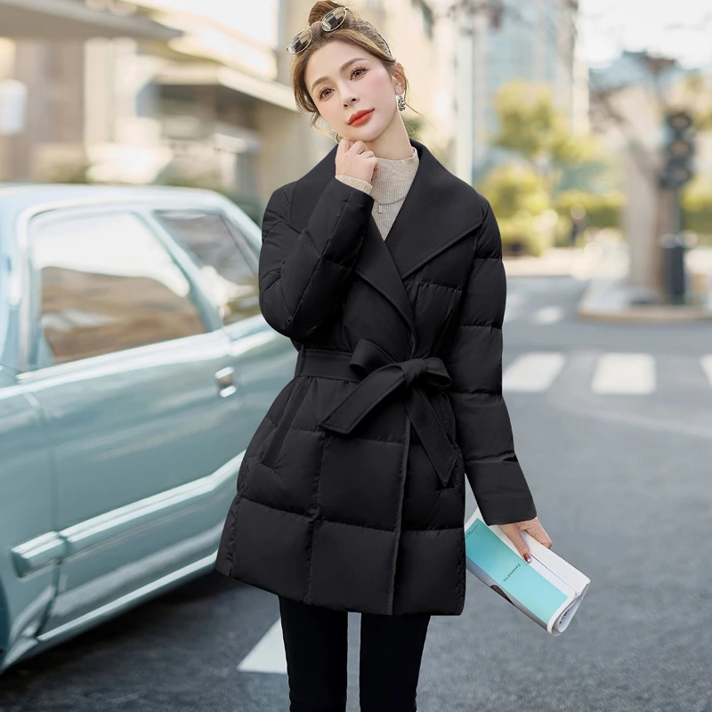 羽绒服女中长款2025新款冬欧货时尚气质大翻领系带收腰白鸭绒外套