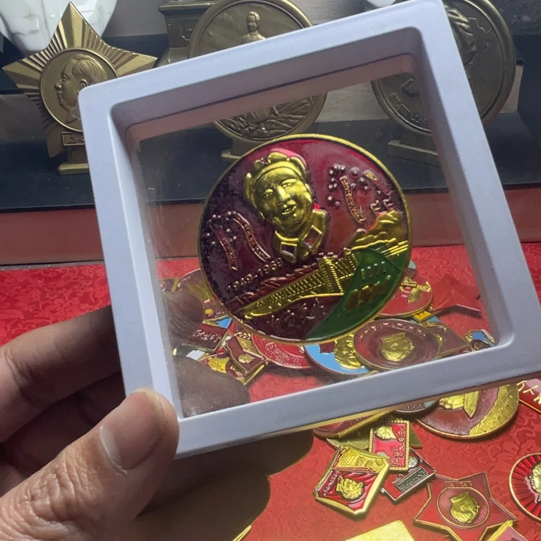 老毛节庆饰品像章